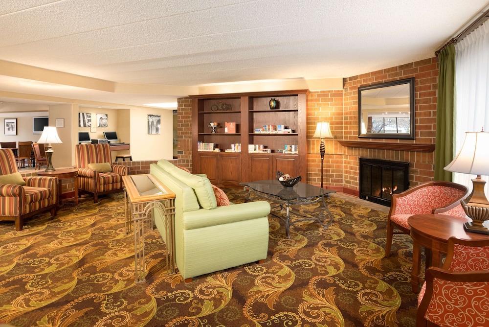 Hotel Wingate By Wyndham Lincoln Airport East Exterior foto