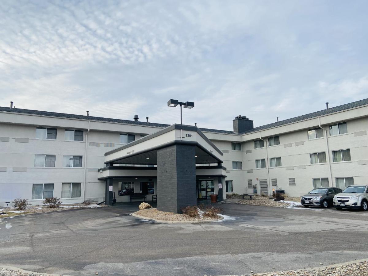 Hotel Wingate By Wyndham Lincoln Airport East Exterior foto