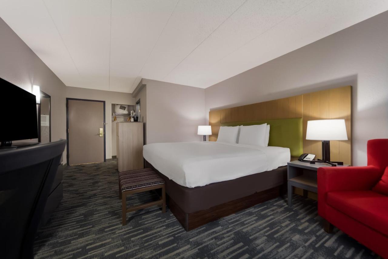 Hotel Wingate By Wyndham Lincoln Airport East Exterior foto